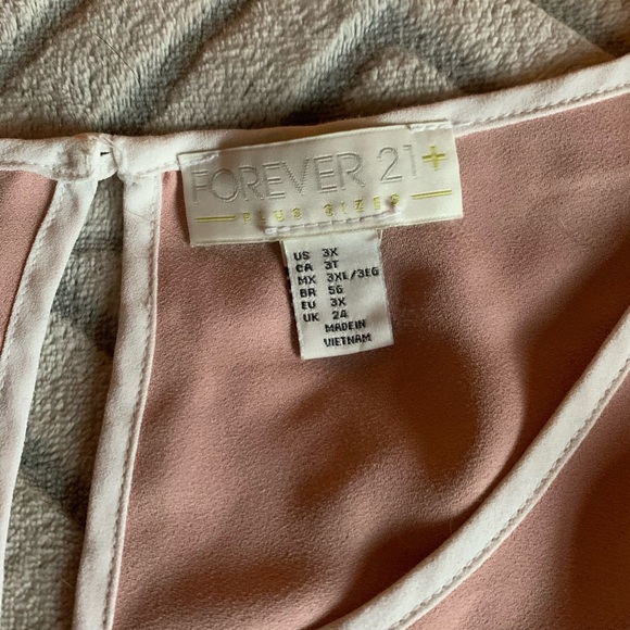 Soft pink top - Picture 3 of 3